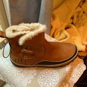 Brown Merrell Boots 8.5 like new non smoking home